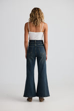 Load image into Gallery viewer, Intuition Jeans