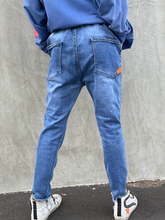 Load image into Gallery viewer, Distressed Jogger Jean