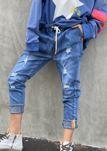 Load image into Gallery viewer, Distressed Jogger Jean