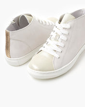 Load image into Gallery viewer, Uma Leather Sneakers