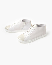 Load image into Gallery viewer, Uma Leather Sneakers