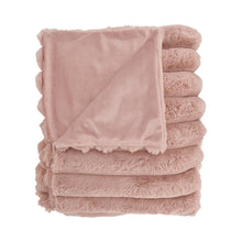 Load image into Gallery viewer, Ribbed Throw Fur
