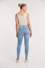 Load image into Gallery viewer, Junko Denim Jeans
