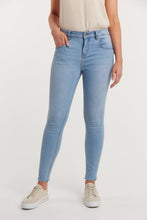 Load image into Gallery viewer, Junko Denim Jeans
