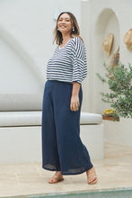 Load image into Gallery viewer, La Vie Crop Pant
