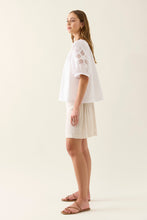 Load image into Gallery viewer, Nilsa Button Top
