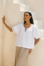 Load image into Gallery viewer, Nilsa Button Top
