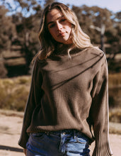 Load image into Gallery viewer, Oliver Knit - Deep Blue &amp; Coffee Quartz
