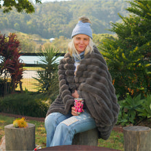Load image into Gallery viewer, Ribbed Throw Fur
