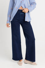 Load image into Gallery viewer, Straight Stretch Jean - Indy Blue &amp; Black
