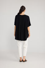 Load image into Gallery viewer, Dynamic Tee - Black
