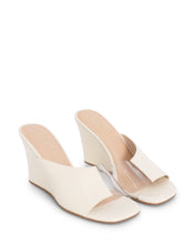 Load image into Gallery viewer, Goldie Wedge
