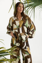 Load image into Gallery viewer, Cliffside Shirt- Jungle Print
