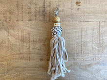Load image into Gallery viewer, Shell Key Chains
